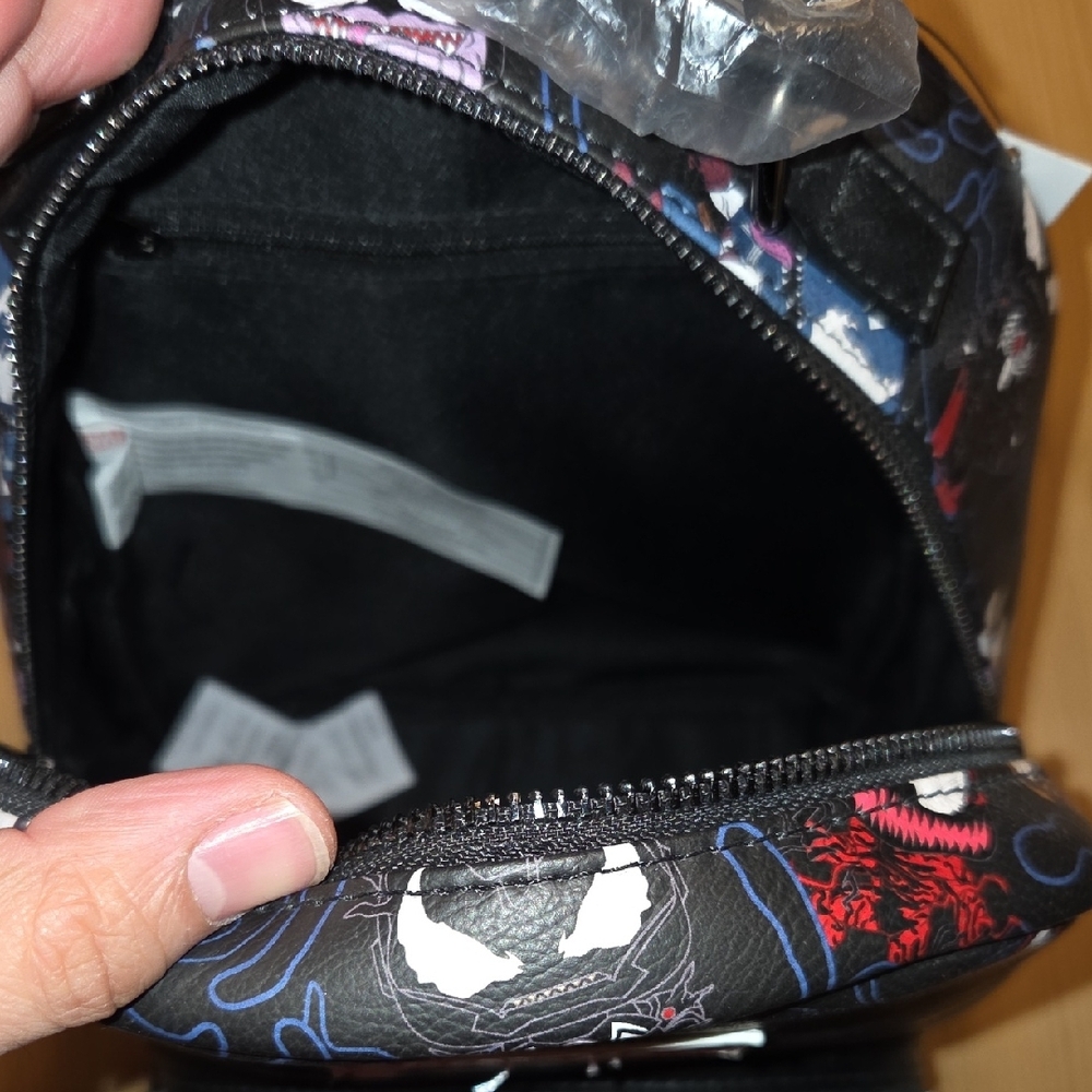 Loungefly x Funko Pop! Marvel Venomized Mini Backpack - Picture 6 of 8
